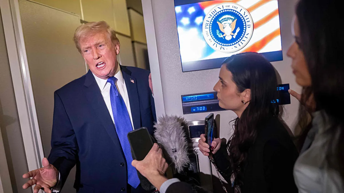 Trump'tan Cenevre görüşmeleri öncesi İran'a tehdit! Anlaşma yapmamanın sonuçlarını görmek istemez