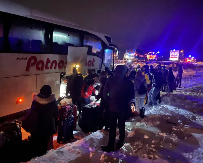 Son dakika: Aksaray’da yolcu otobüsü şarampole düştü: 4 yaralı - 4