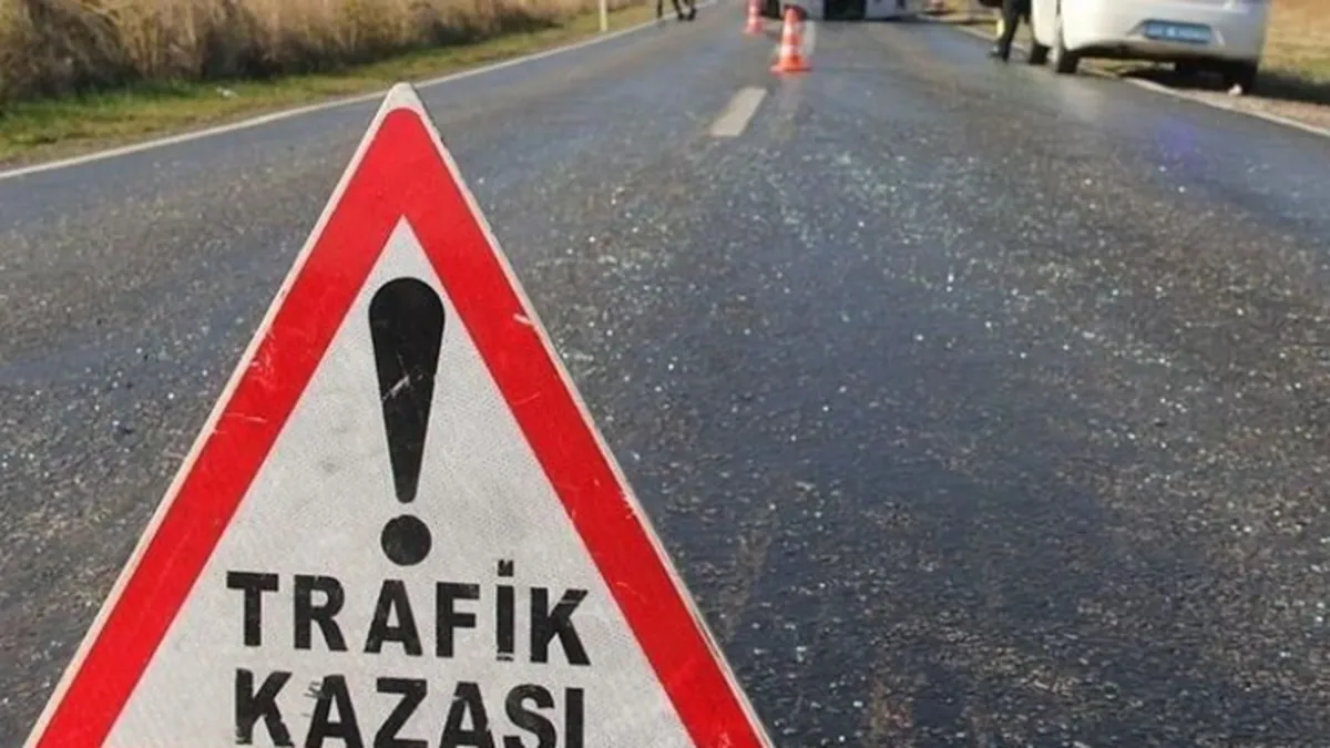 İzmir'de iki otomobilin çarpışması sonucu 4 kişi yaralandı