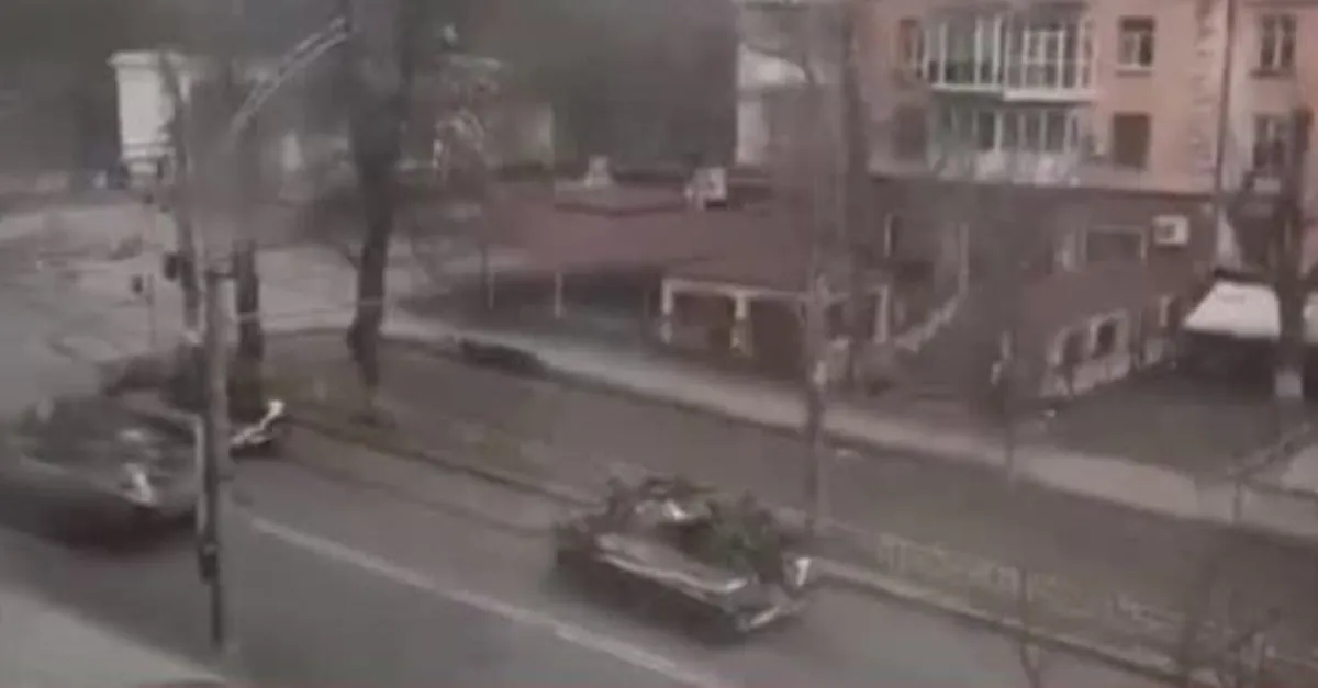 Rus asker tankı ile teslim oldu