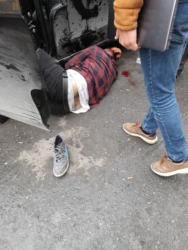 1641897057754.jpg Film sahnelerini aratmayan taciz kovalamacası: Minibüsün arka camından girip dövdü - 2