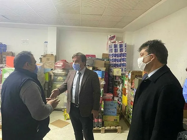 Aksaray Valisi stokçulara baskın yaptı! Market rafında olmayan ayçiçek yağı depodan çıktı - 8