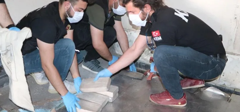 Esendere Gümrük Kapısı'nda aranan TIR'dan 142 kilo eroin çıktı