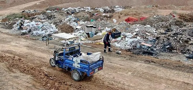 Adana'da tepki çeken olay! Boş araziye döküp yakıyorlar