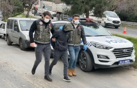 sislide-polisin-dikkati-hirsizi-kiskivrak-yakalatti-1640756843577.jpg Şişli’de polisin dikkati hırsızı kıskıvrak yakalattı - 2
