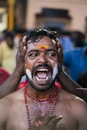Hindistan’daki festival korkuttu