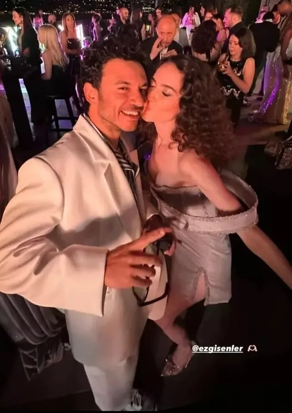 Ezgi Şenler ve Buray aşklarını resmen ilan etti! ’Çok yakışmışlar’