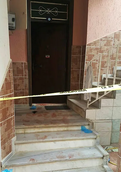 Kan donduran olay! Arkadaşının cinsel organını kesen kişi yakalandı - 1