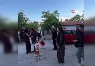 Askerdeki damattan nişanlısına hediye koç