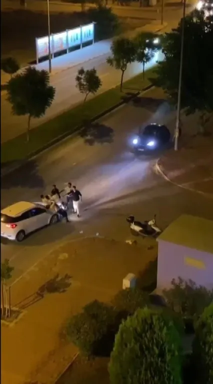 antalyada-kan-donduran-olay-kirik-cam-siseyle-kovaladi-1632231216331.jpg Antalya’da kan donduran olay! Kırık cam şişeyle kovaladı - 3