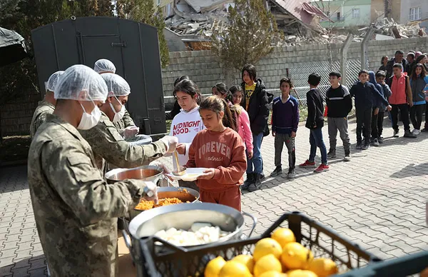milli-savunma-bakani-hulusi-akardan-mehmetcike-iftiraya-tepki-fedakarlikla-ve-azimle-calisiyoruz-1677672377641.jpg Milli Savunma Bakanı Hulusi Akar'dan Mehmetçik'e iftiraya tepki! Fedakarlıkla ve azimle çalışıyoruz - 5