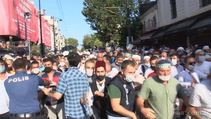 İlk namaza saatler kaldı! Polis bariyerini aşan kalabalık Ayasofya Camii’ne doğru koştu
