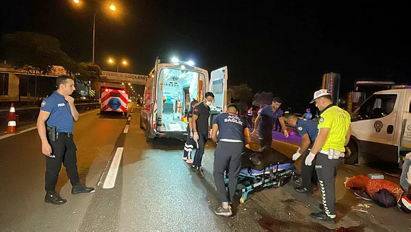 Kartal'da motosiklet kamyonete arkadan çarptı: 2 ölü - 1