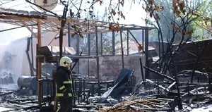 Antalya’da restoran yangını kamyona sıçradı!