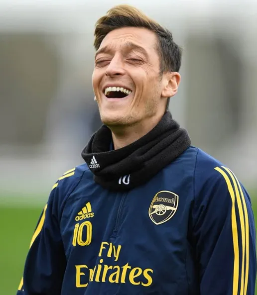 Arsenal Mesut Özil hakkında kararını verdi!