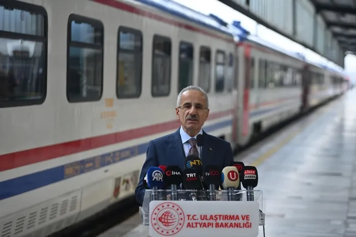 turistik-tatvan-treni-ilk-seferini-24-haziranda-yapacak-bakan-abdulkadir-uraloglu-detaylari-duyurdu-1718875023014.jpeg Turistik Tatvan Treni ilk seferini 24 Haziran'da yapacak! Bakan Abdulkadir Uraloğlu detayları duyurdu - 3
