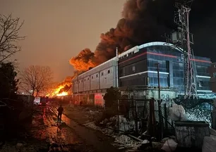 Esenyurt'ta büyük fabrika yangını 8 saat sonra kontrol altına alındı!
