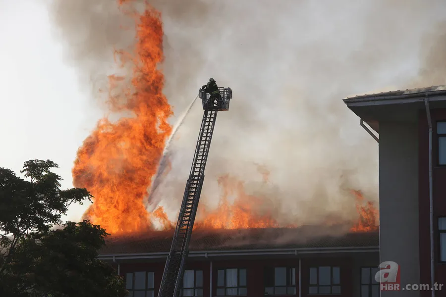 Konya'da bir lisenin çatısında yangın çıktı 12