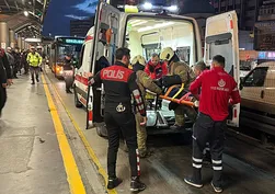 Kadın metrobüsün altında kaldı: Ağır yaralandı