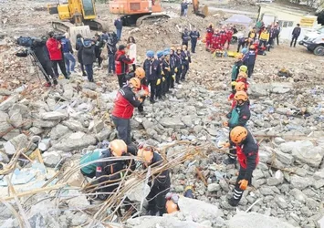 Gerçeği aratmayan deprem tatbikatı