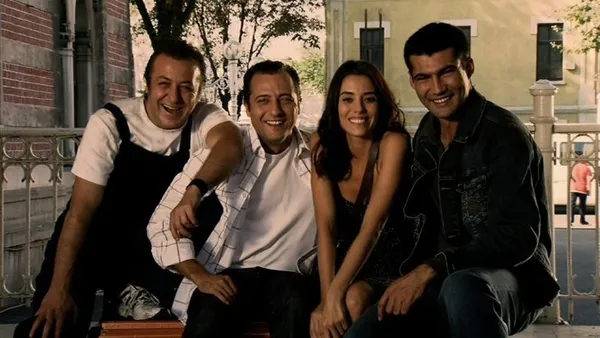 İşte Ezel dizisinin Ömer’i İsmail Filiz’in kızı ve eşi... | Son paylaşımı büyük beğeni aldı | SON DAKİKA MAGAZİN HABERLERİ