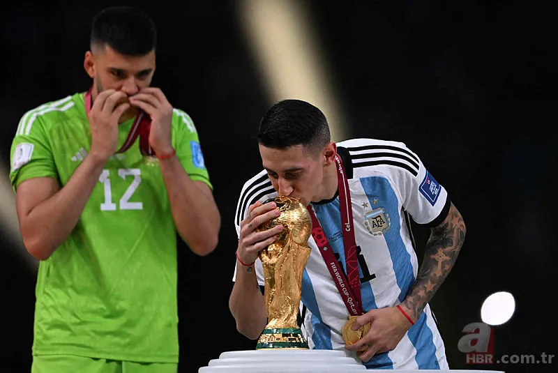 Arjantin'in kalecisi Emiliano Martinez'den büyük tepkiye neden olan bel altı hareket 11