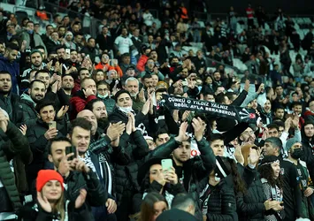 Vodafone Park'ta Sergen Yalçın'a sevgi gösterisi! Beşiktaşlılar eski teknik direktörlerini unutmadı