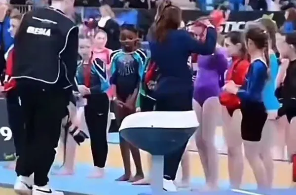 1695467224046.jpeg İrlanda'da ırkçılık skandalı! Minik kızın görüntüleri yürekleri burktu - 3