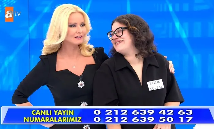 20-yillik-hasret-muge-anlida-son-buldu-canli-yayinda-sasirtan-tepki-1758617836025.jpg Kaynak: ATV