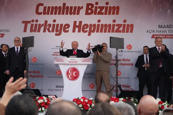 mhpnin-manisa-mitingi-devlet-bahceliden-onemli-aciklamalar-1707057219431.jpg MHP lideri Devlet Bahçeli'den İzmir'deki taksici katiliyle ilgili 'vatandaşlıktan çıkarılsın' önerisi - 6