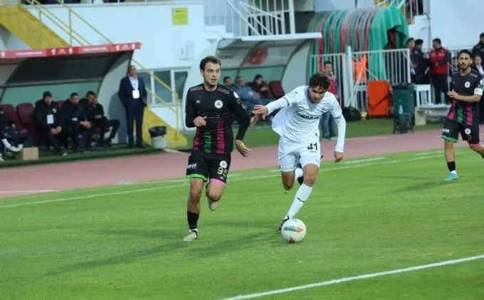 isparta-32-spor-uzatmalarda-turladi-tek-golle-gecti-1730311991074.jpg Isparta 32 Spor uzatmalarda turladı! Tek golle geçti - 1