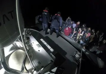 Didim ve Kuşadası'nda 111 göçmen yakalandı
