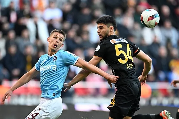 kayserispor-trabzonspor-maci-firtina-zorlu-deplasmanda-1738420189766.jpeg (Foto: AA)
