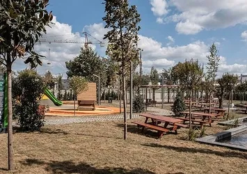CHP'li İBB'den Yeşilpınar Gençlik Parkı skandalı! Yeni bankları götürdü eskileri getirdi