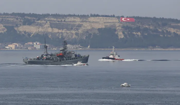 Son dakika: Rus savaş gemisi İstanbul Boğazı'ndan geçti - 2