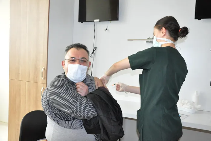 Son dakika: Aşı uygulamasında 3. gün! Kovid-19 aşısı yaptıran sağlık çalışanı sayısı 600 bini geçti