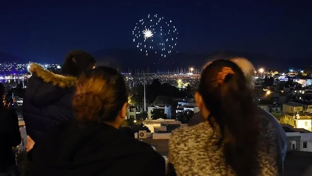 Yılbaşında sokağa çıkma yasağı olacak mı, var mı? 31 Aralık - 1 Ocak’ta saat kısıtlaması olacak mı?