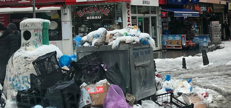 CHP'li Kadıköy Belediyesi işçileri grevde: Çöp dağları yükseliyor! Halkın kabusu oldu