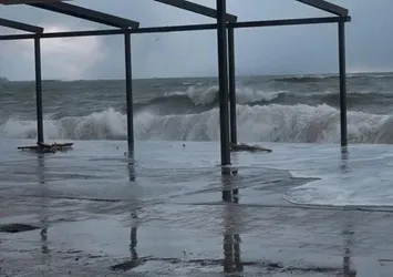 Rize'de fırtına hayatı olumsuz etkiliyor