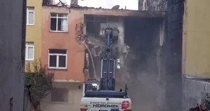 3 kişinin hayatını kaybettiği bina yıkılıyor!