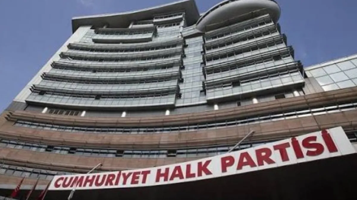 CHP İstanbul'da Gürsel Tekin'in görevi sona erdi