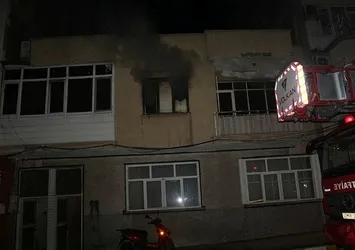 Son dakika: Bacayı temizlemek için benzin döktü, komşusunun evini yaktı