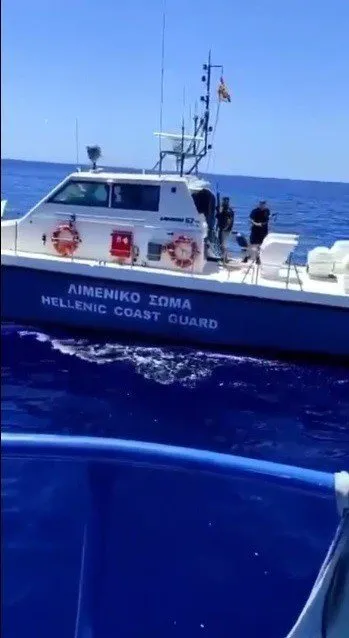 Yunan sahil güvenlik botu Türk balıkçı teknesini kurşunladı! Dehşet dolu anlar kamerada