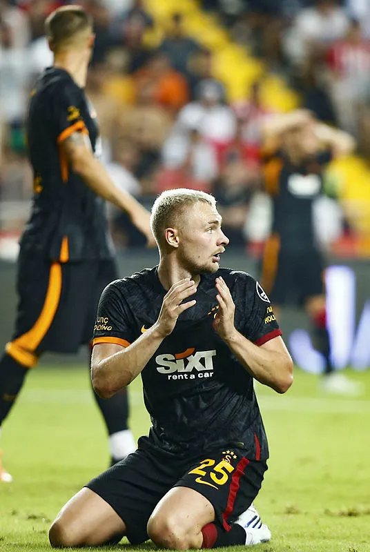 1660946048601.jpg Okan Buruk'tan Mauro Icardi sözleri! Yıldız isim Galatasaray'a mı transfer olacak? - 5