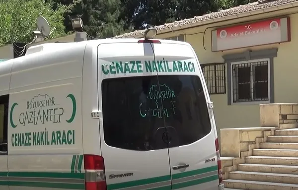 gaziantepte-avukatin-cesedi-trafonun-yaninda-bulundu-ekipler-sorusturma-baslatti-1659950876401.jpg Gaziantep’te avukatın cesedi trafonun yanında bulundu! Ekipler soruşturma başlattı - 3