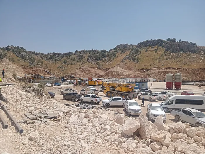 sirnakta-gabar-dagi-petrol-sahasinda-sondaj-kulesi-devrildi-enkaz-altinda-kalan-isciler-var-1721556319905.jpg Şırnak’ta Gabar Dağı petrol sahasında sondaj kulesi devrildi! Ölü ve yaralılar var... - 1