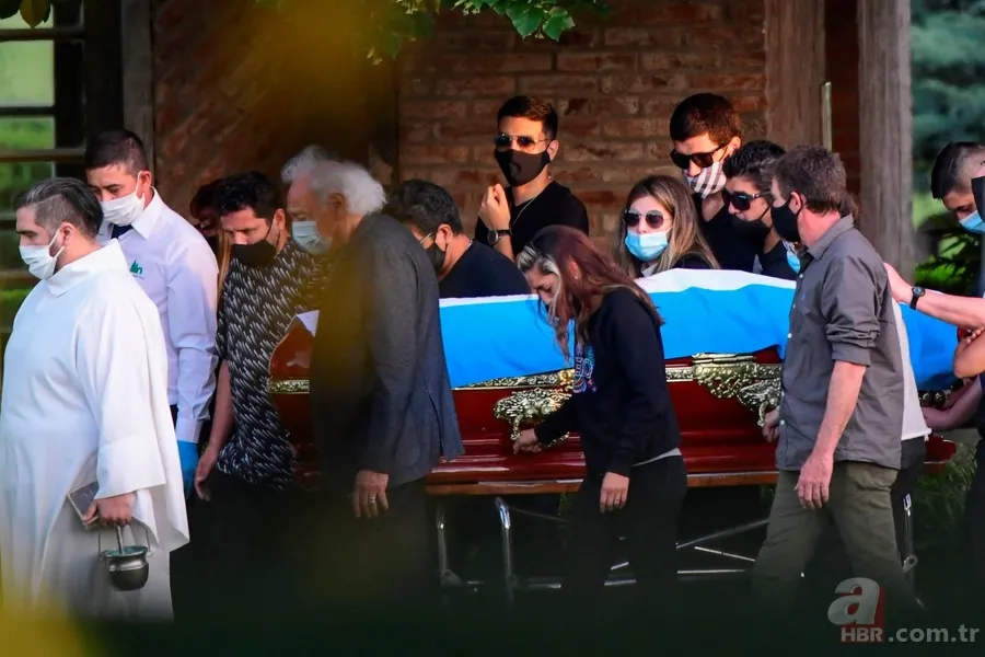 Diego Armando Maradona'nın hayranlarıyla polis arasında arbede | Arjantin'de milyonlar Maradona'ya veda etti... 7