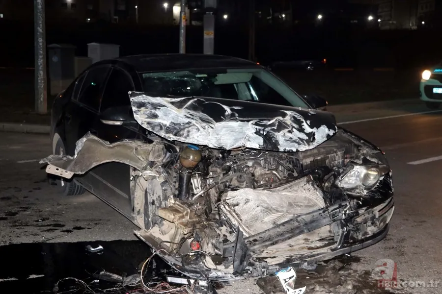 Gaziantep’te kabus gibi kaza: Servis minibüsü ile otomobil çarpıştı: 2’si ağır 10 yaralı 2
