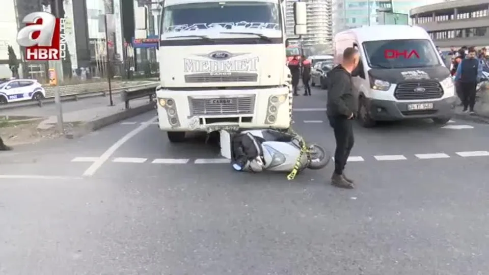 Başakşehirde kamyonun çarptığı motokurye öldü