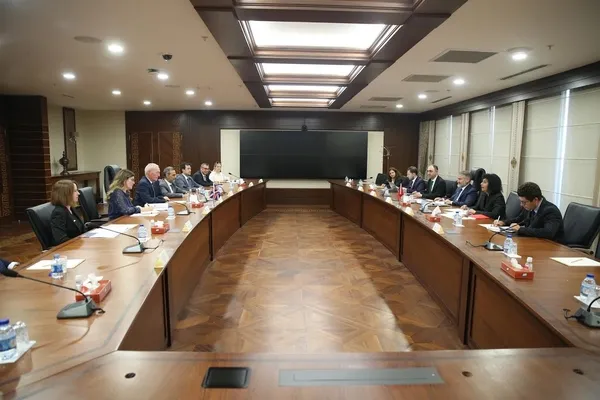 bakan-nebatiden-birlesik-krallik-ile-kritik-gorusme-mevcut-ticaret-hacmi-cok-yonlu-gelistirilecek-1662573636695.jpeg Bakan Nebati'den Birleşik Krallık ile kritik görüşme: Mevcut ticaret hacmi çok yönlü geliştirilecek - 2